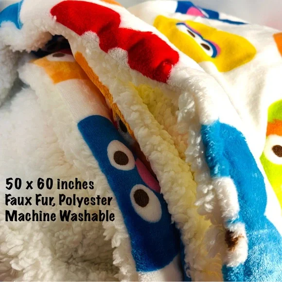 𝐒𝐞𝐬𝐚𝐦𝐞 𝐒𝐭𝐫𝐞𝐞𝐭 Heart Characters Plush Throw & Blanket - Picture 3 of 10